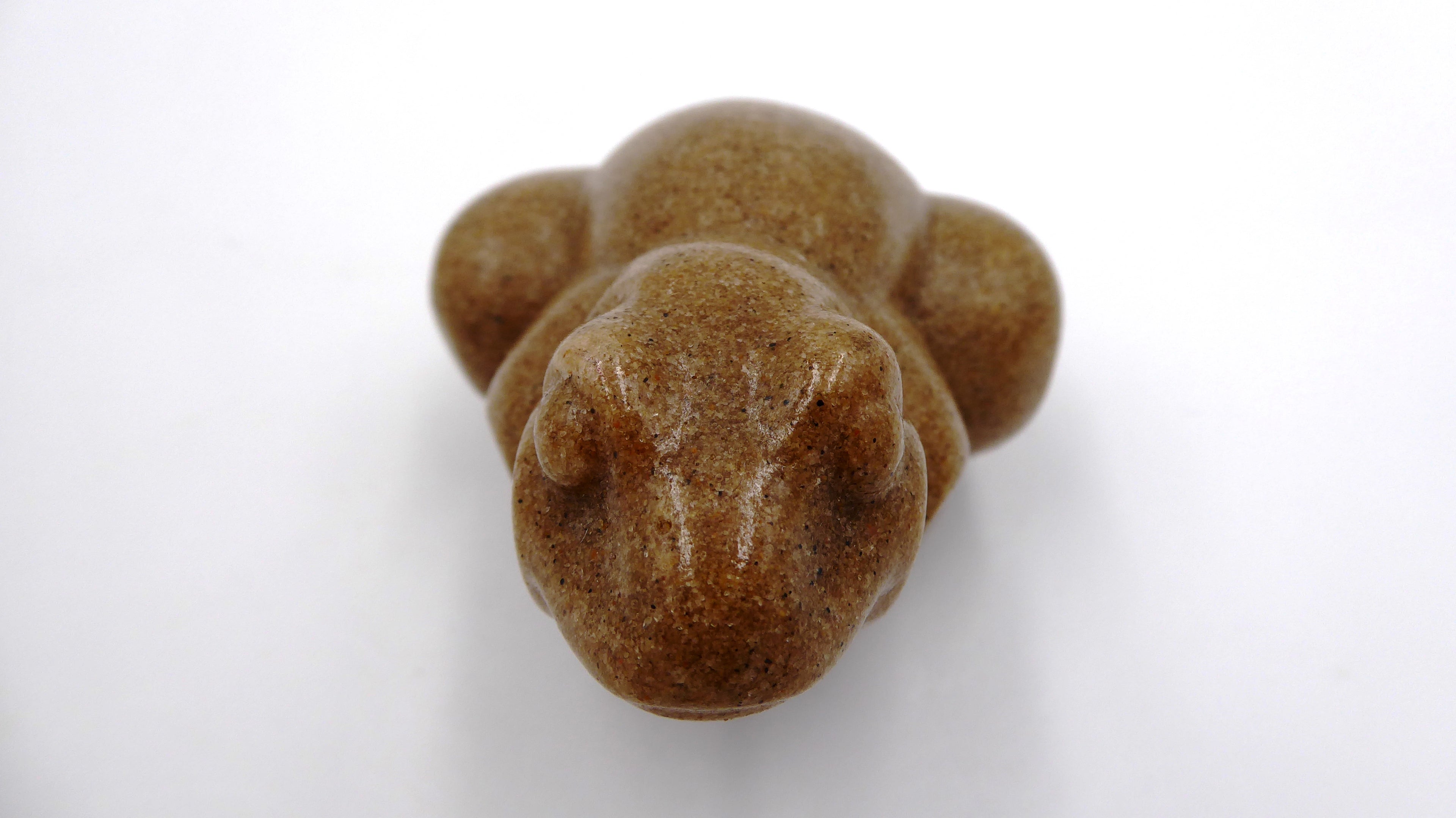 Grenouille en sable vernis