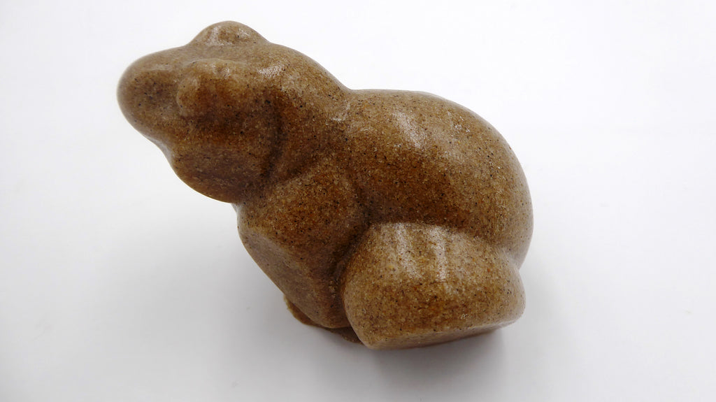 Grenouille en sable vernis