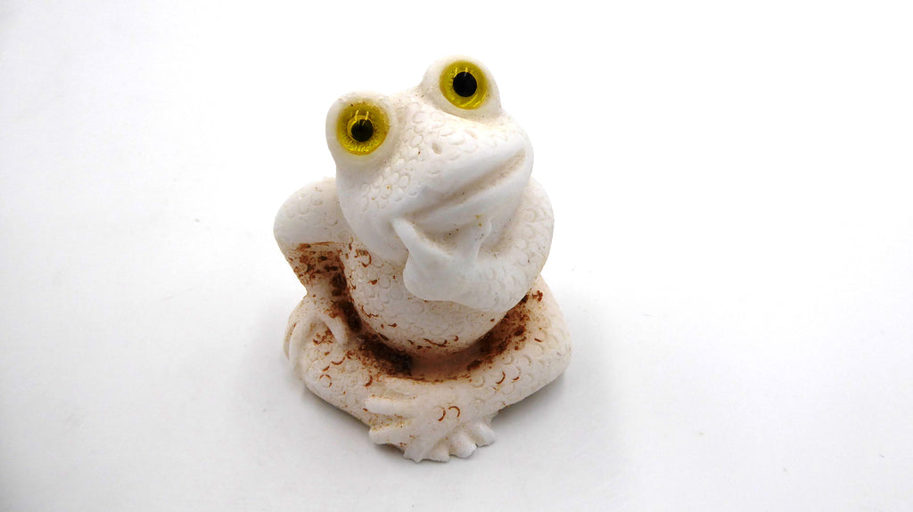 Grenouille en pierre blanche et strass