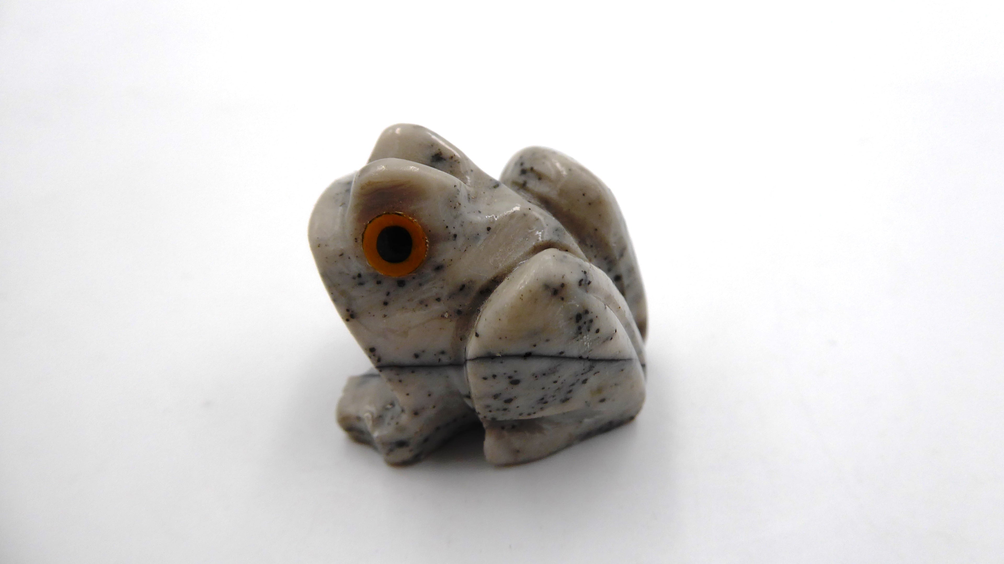 Petite grenouille en pierre rhodonite