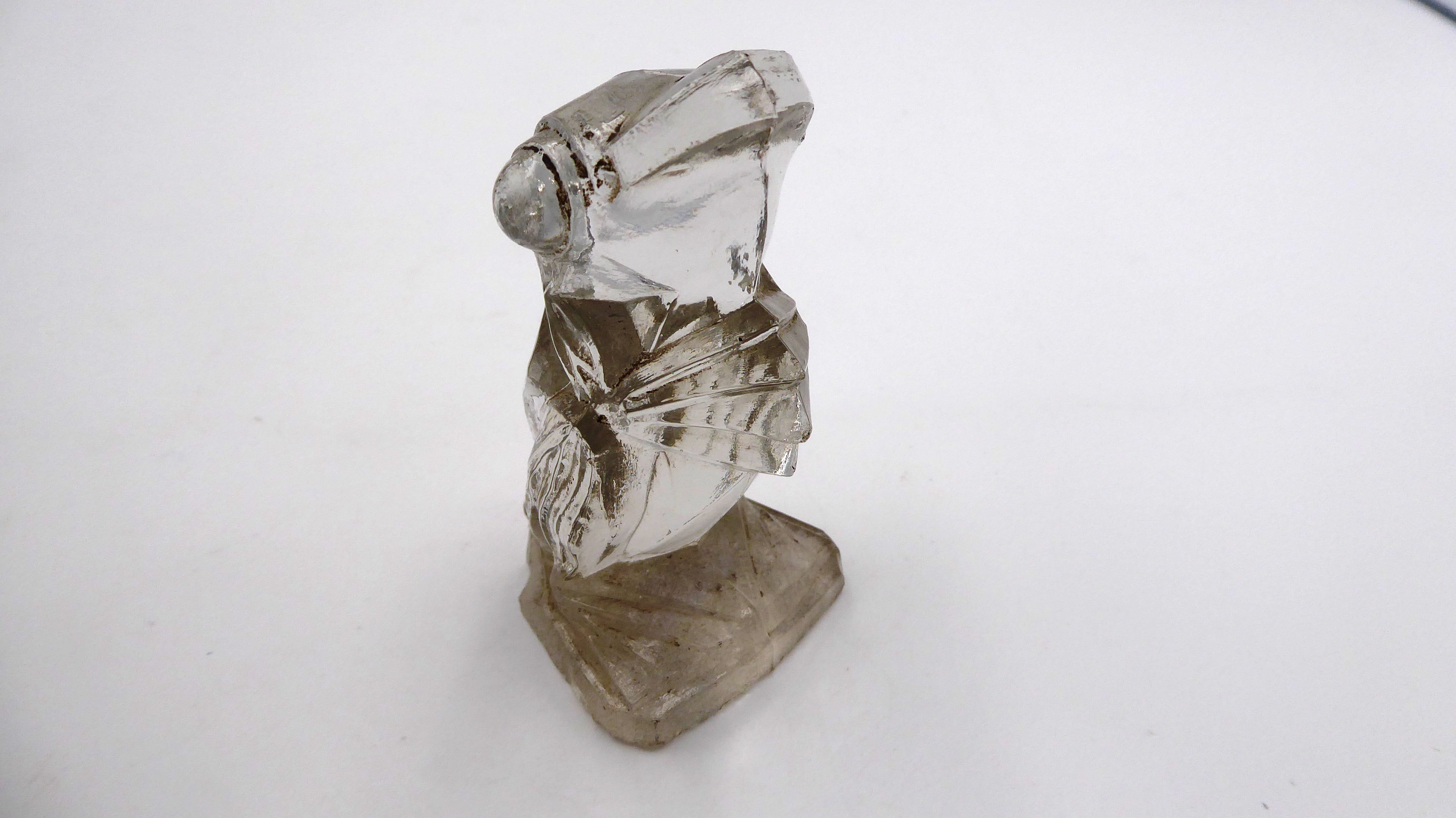 Vieille grenouille en verre