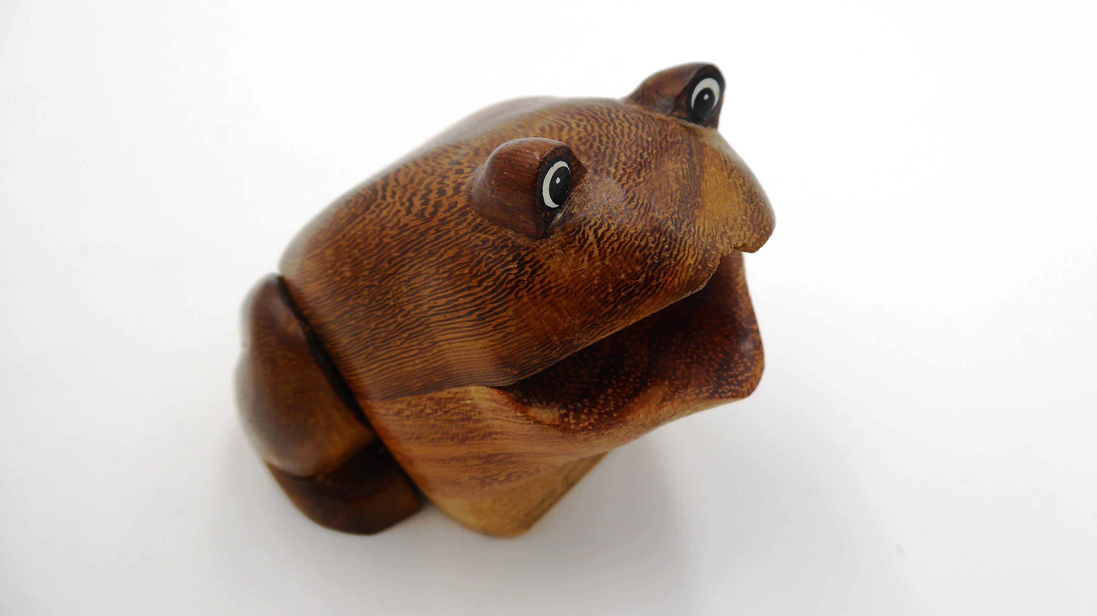 Grenouille en bois effet bois multicolores
