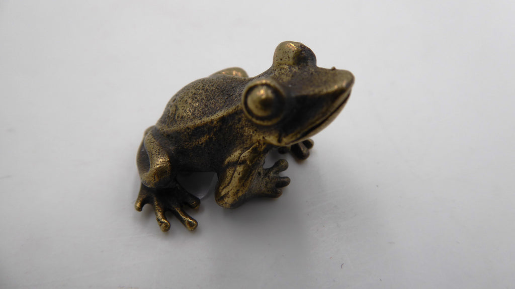 Ancienne petite grenouille en laiton massif oxidé