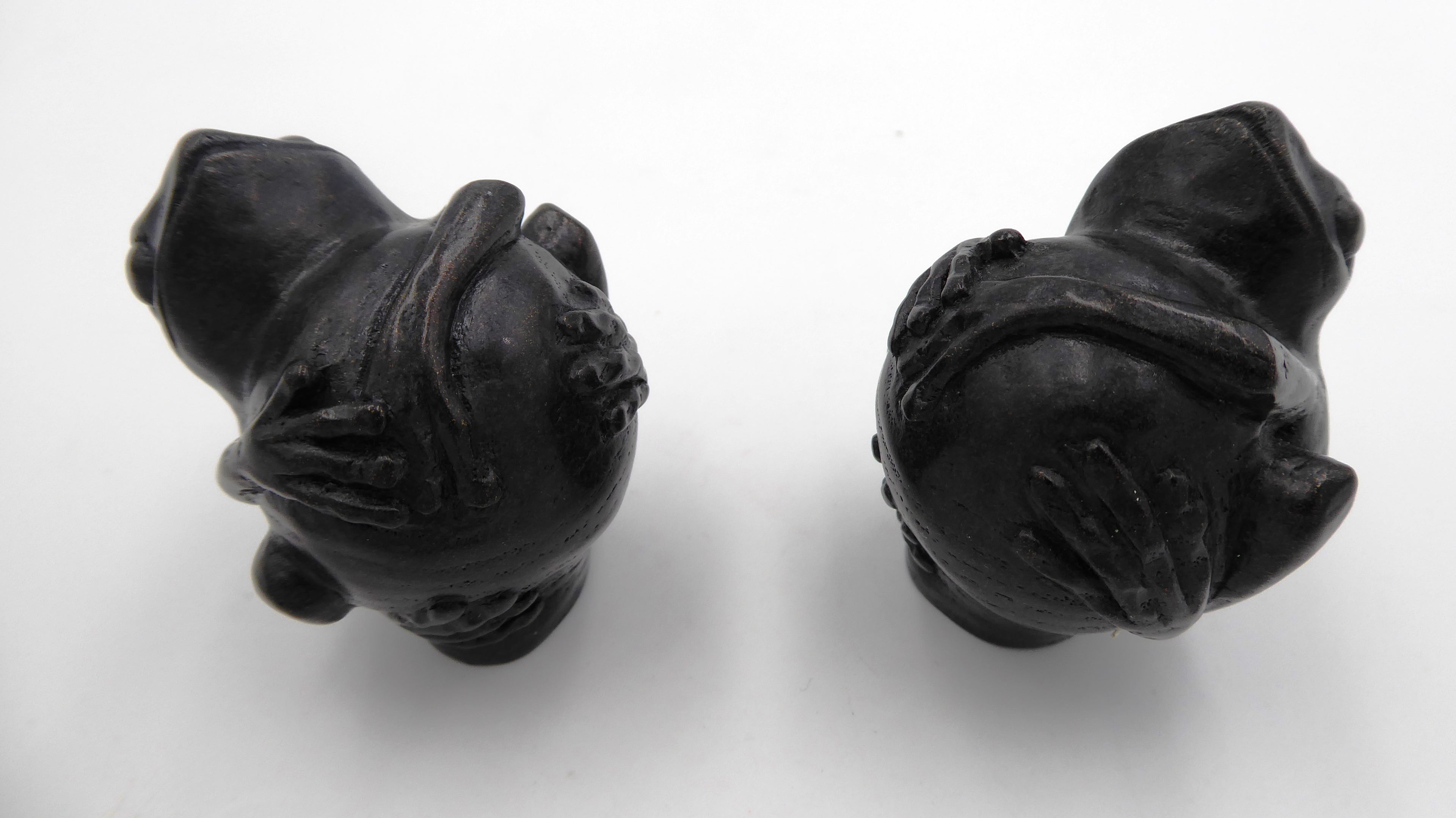 Couple de grenouilles en bois - Pas de vis  -4mm en dessous du pied pour fixation éventuelle