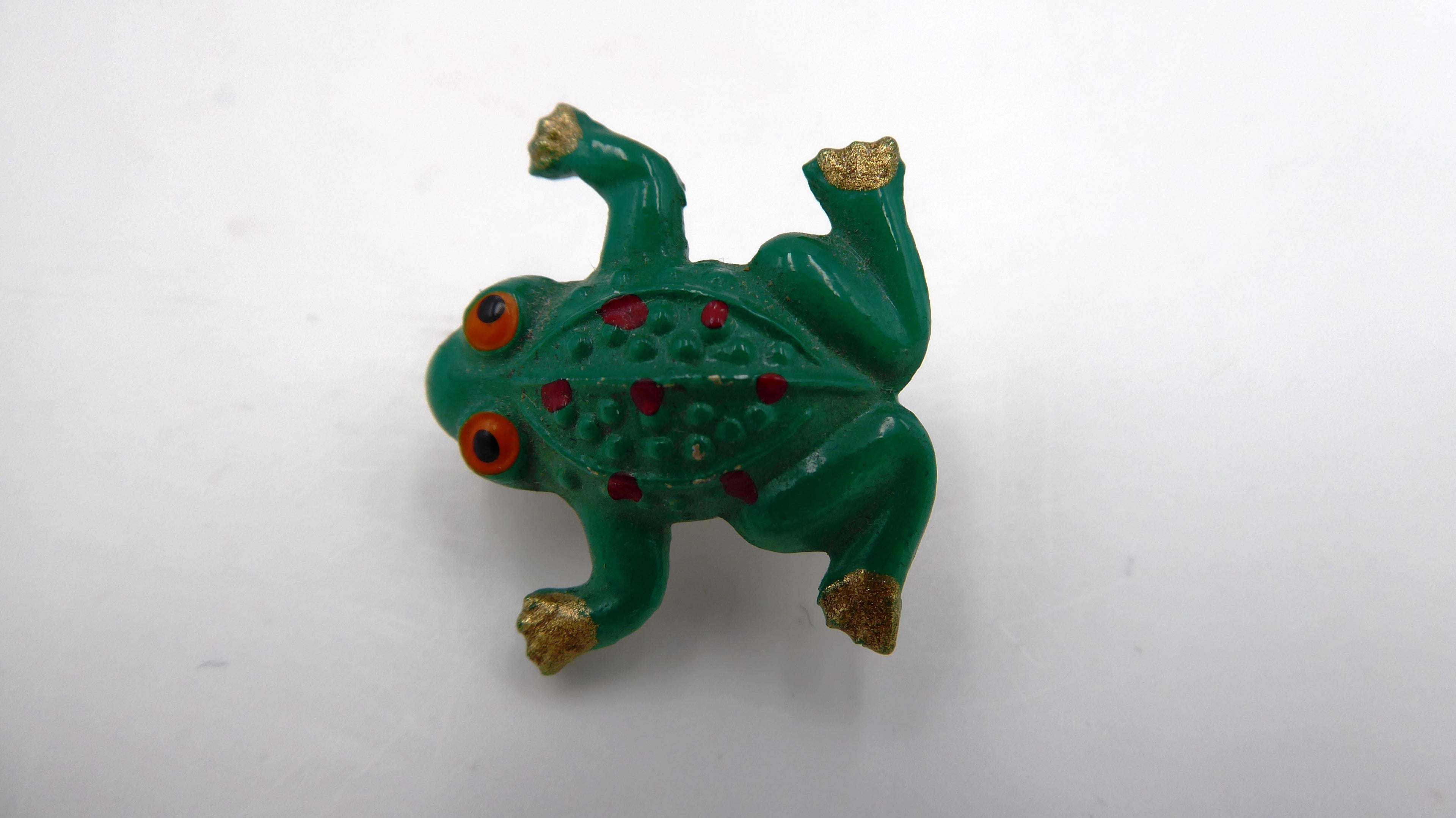 Petite broche décoré simplement