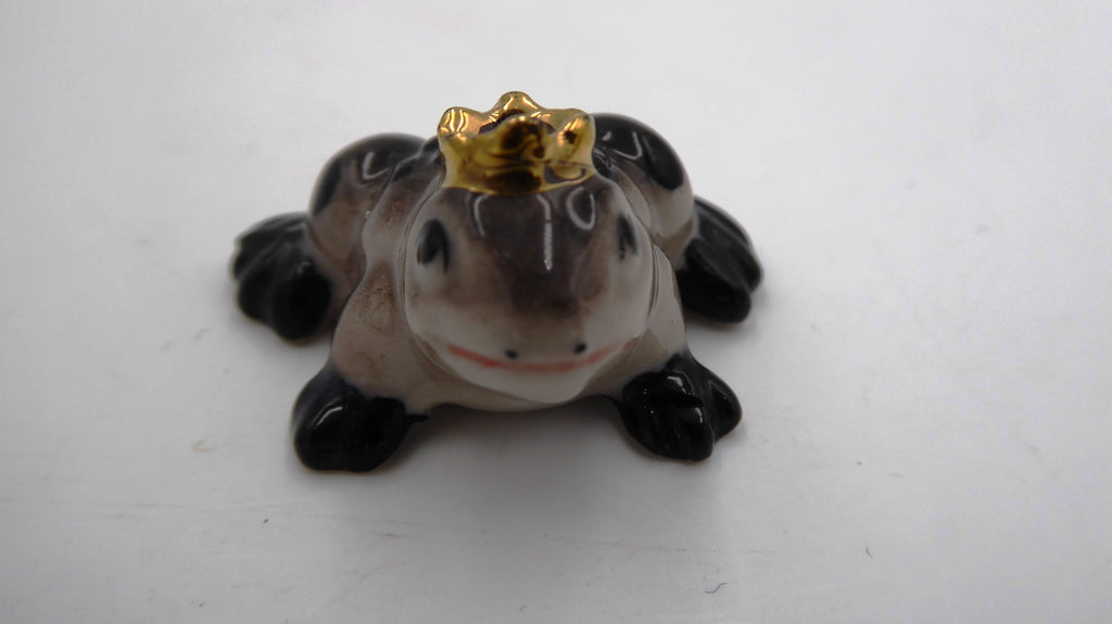 Belle petite céramique grenouille roi
