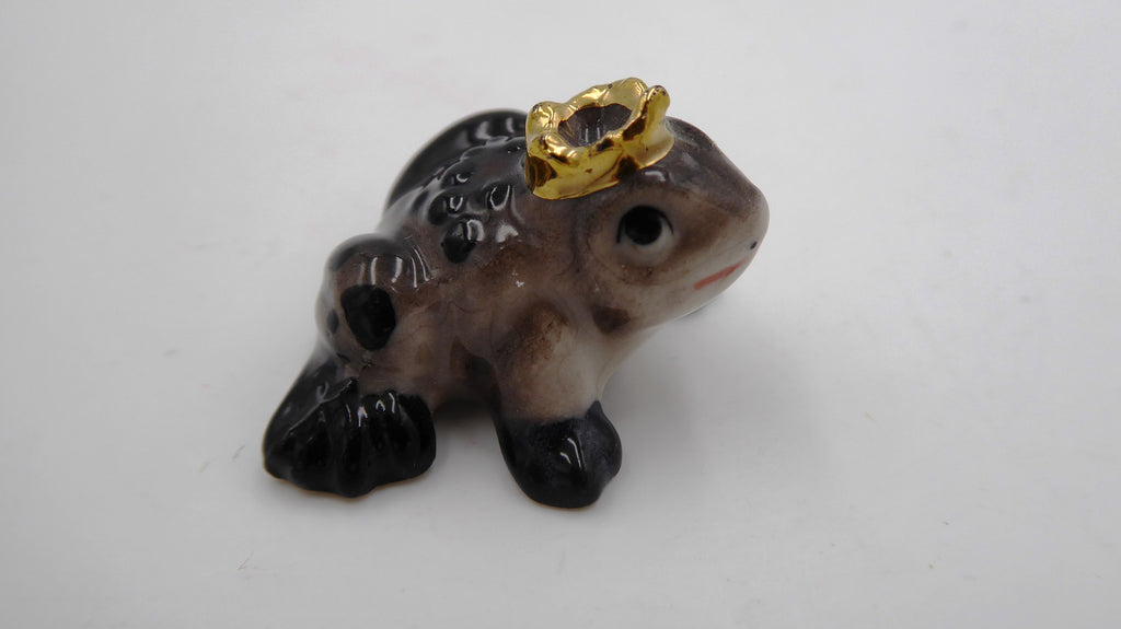 Belle petite céramique grenouille roi
