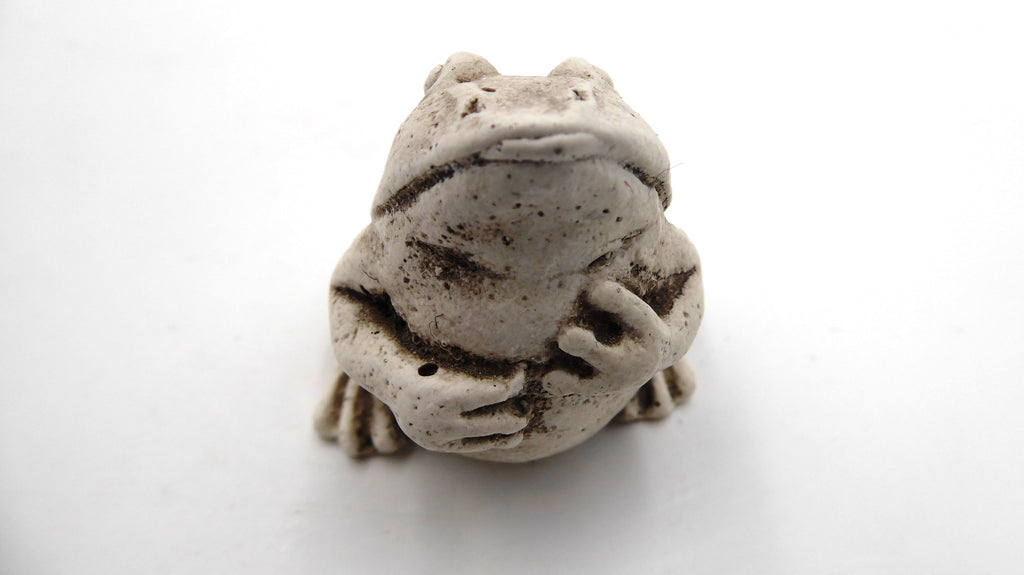 Grenouille en composite blanchi