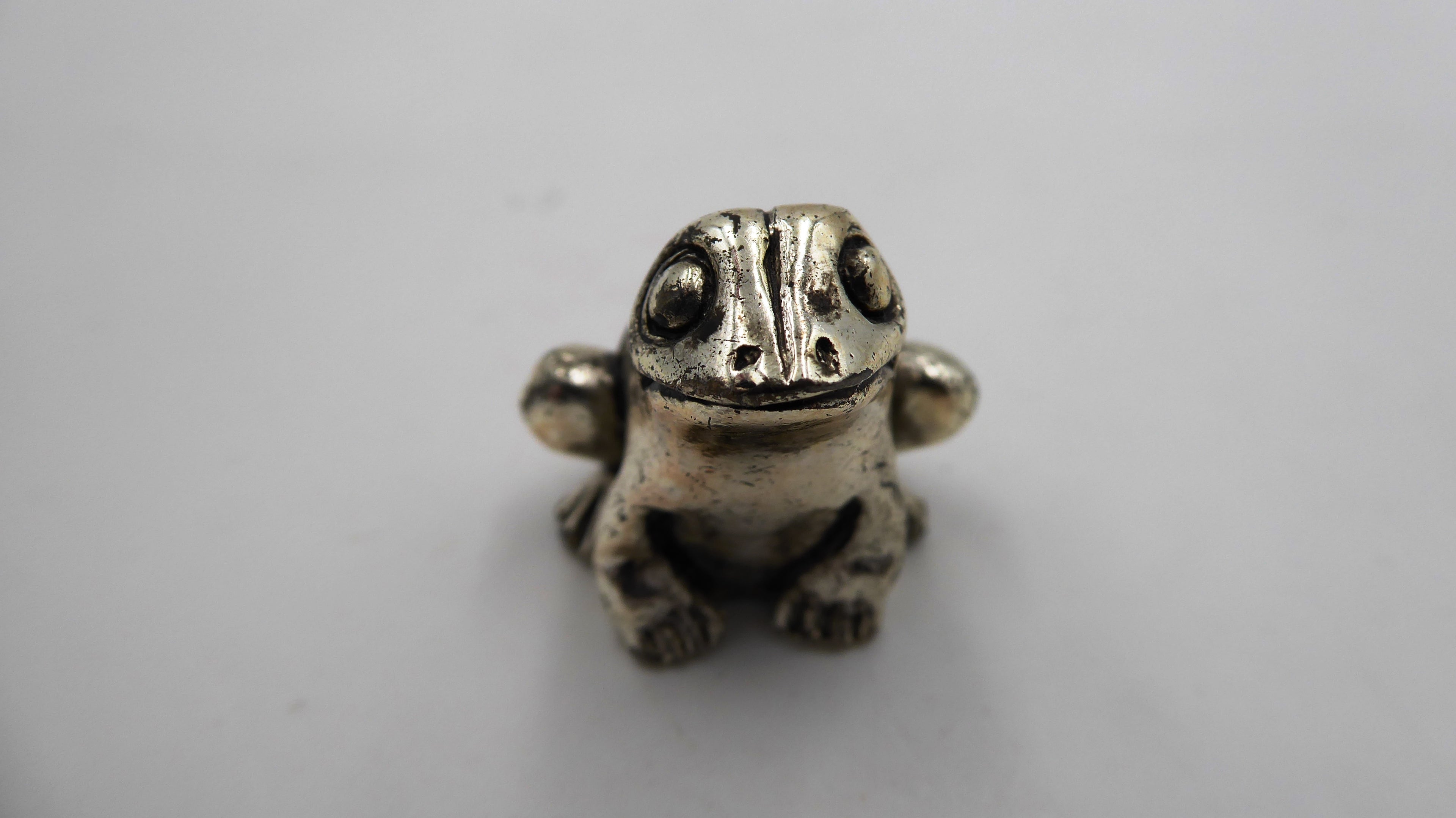 Petite grenouille en argent (Non poinçonné)