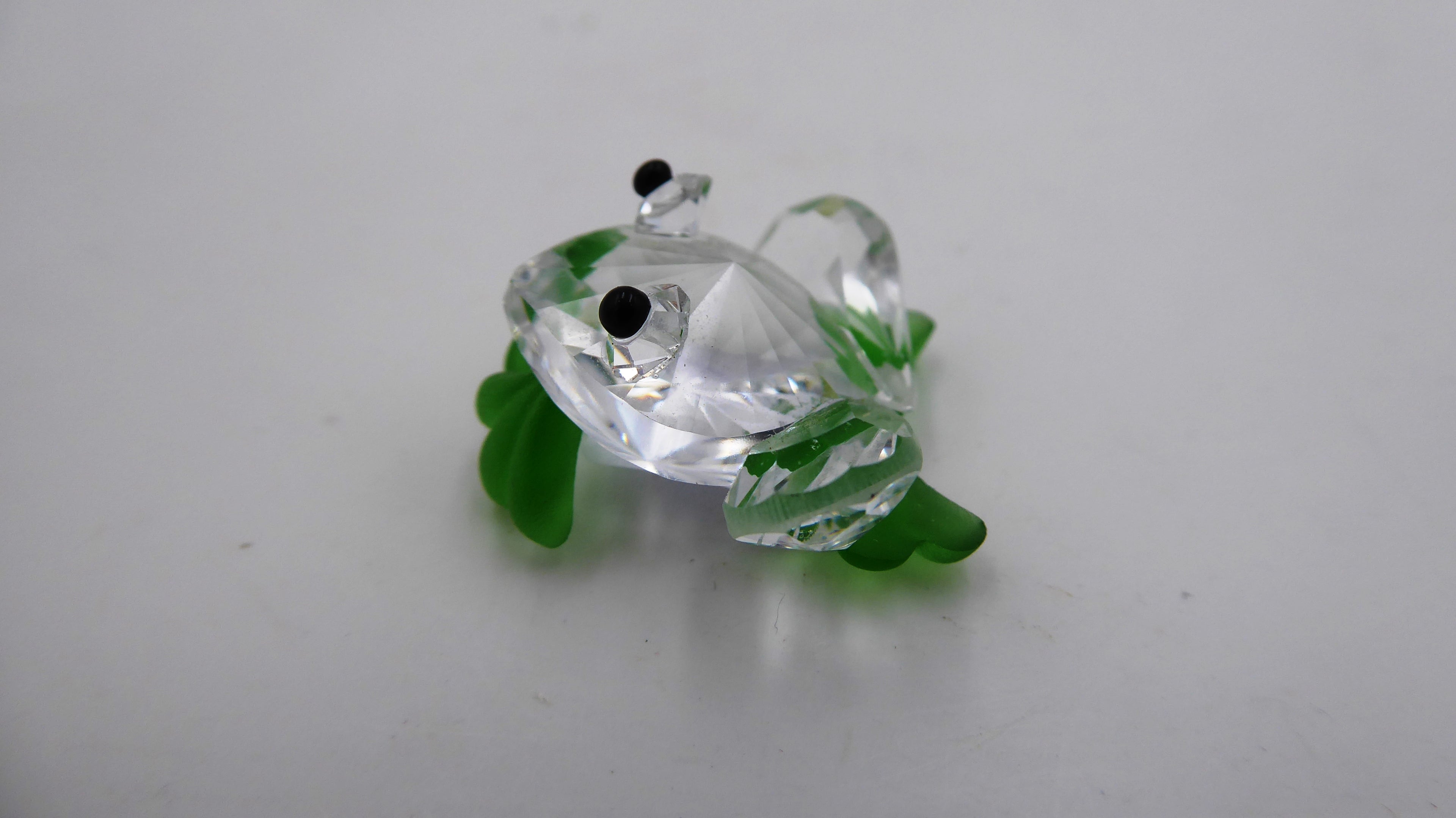 Jolie petite grenouille en en cristal