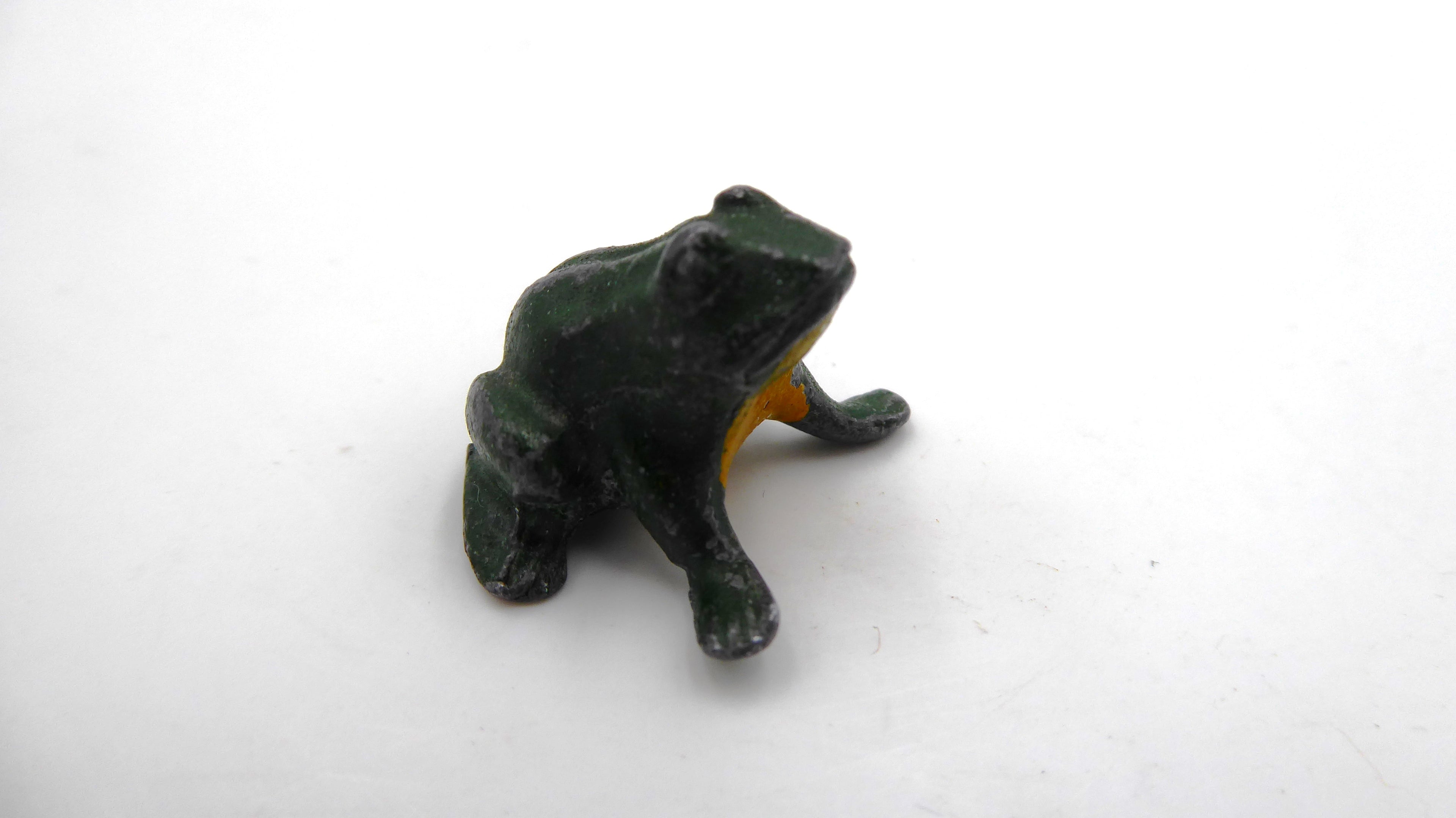Rare couple de grenouille en plomb et plomb peint ROGER (Fonderie Henri ROGER)