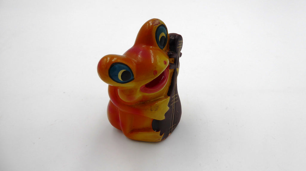 Ancien taille crayon en bois grenouille à la guitare