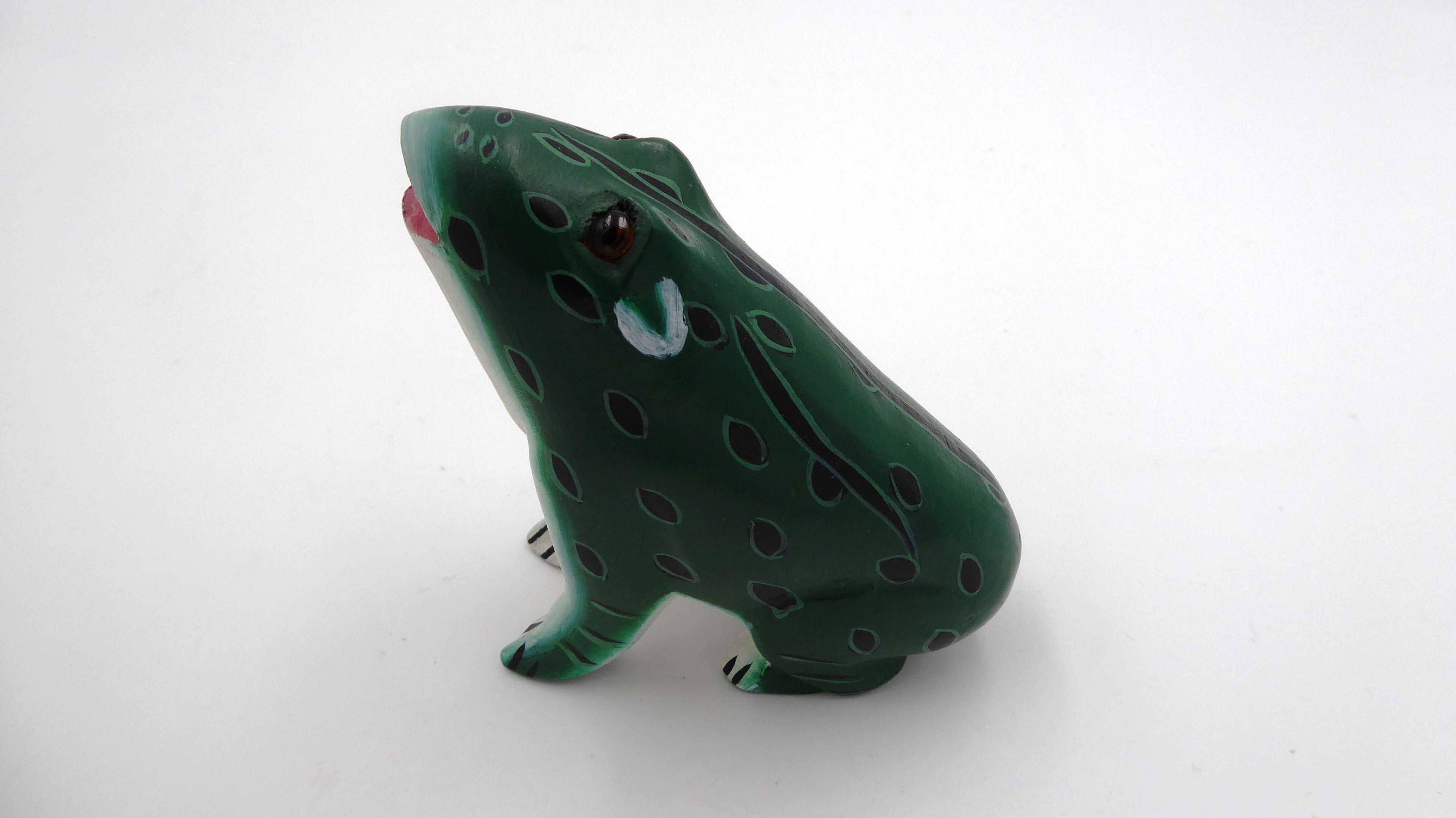 Grenouille en bois peinte