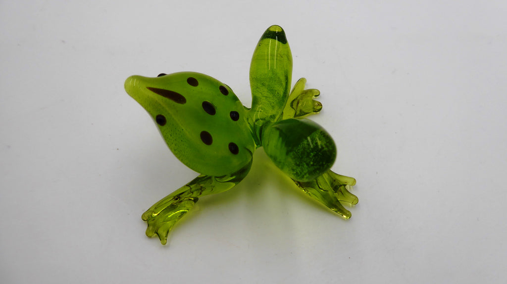 Grenouille en verre soufflée vert jeune à points noirs