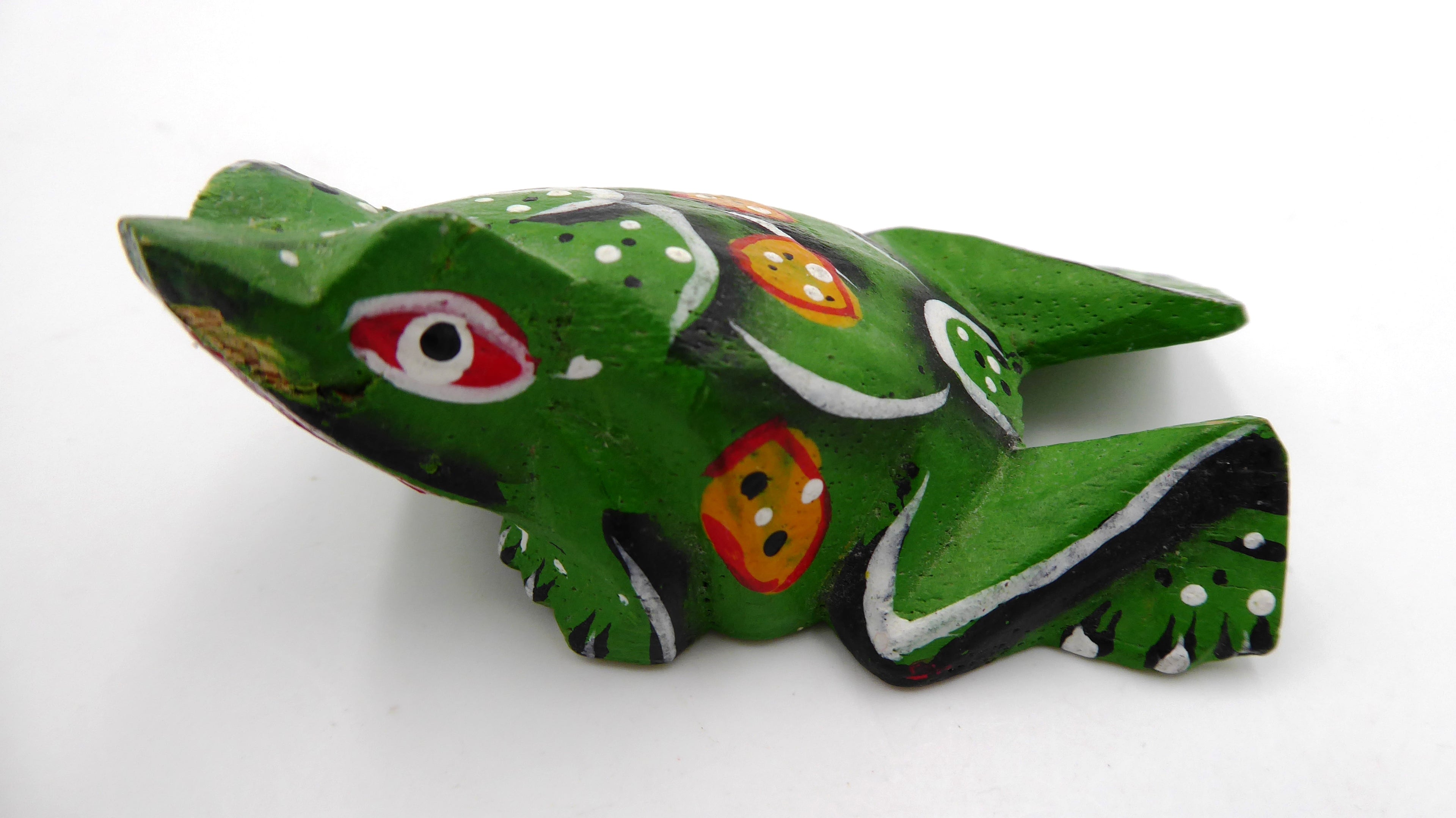 Petite grenouille en bois peinte
