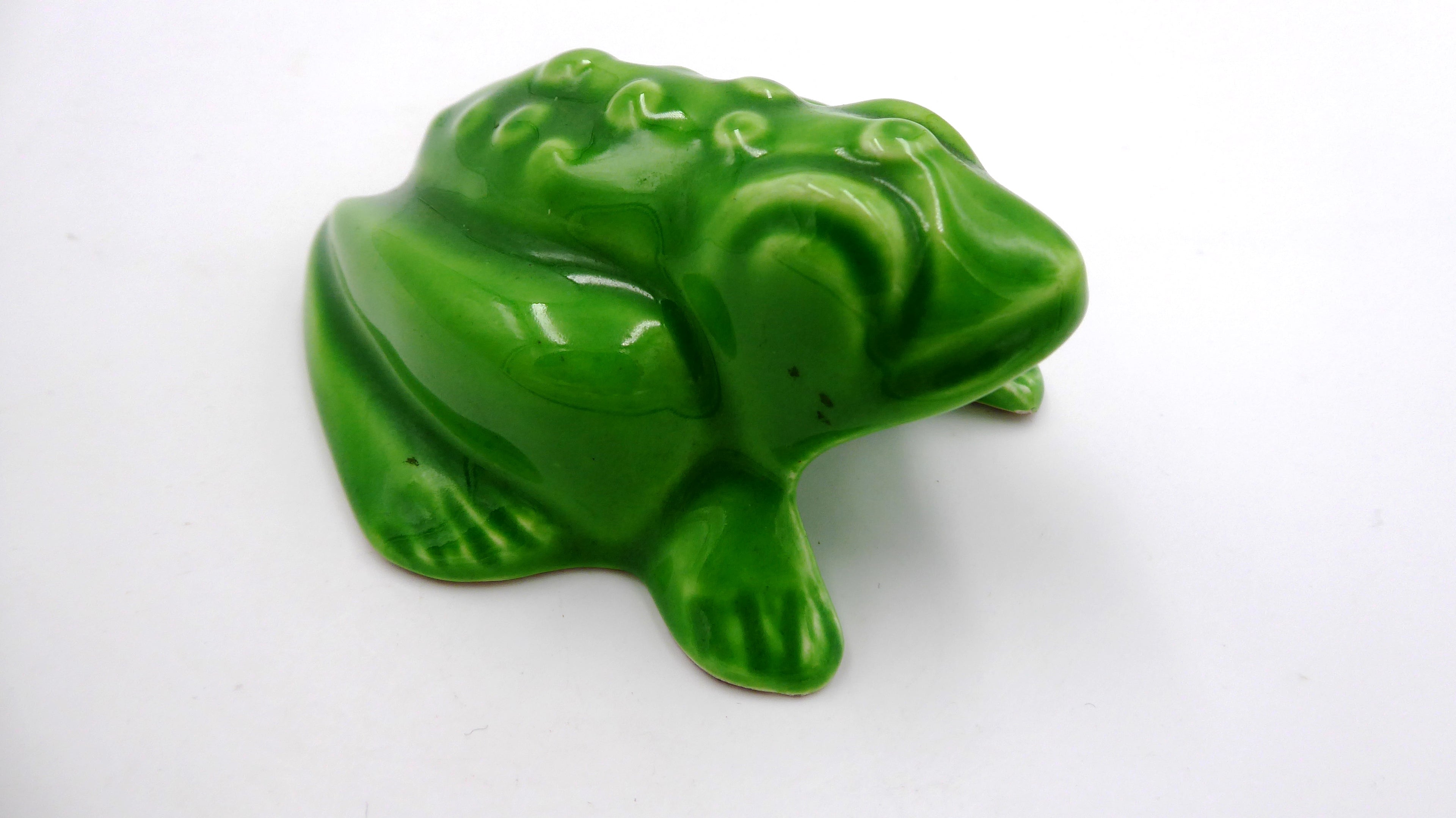 Céramique couleur verte criarde