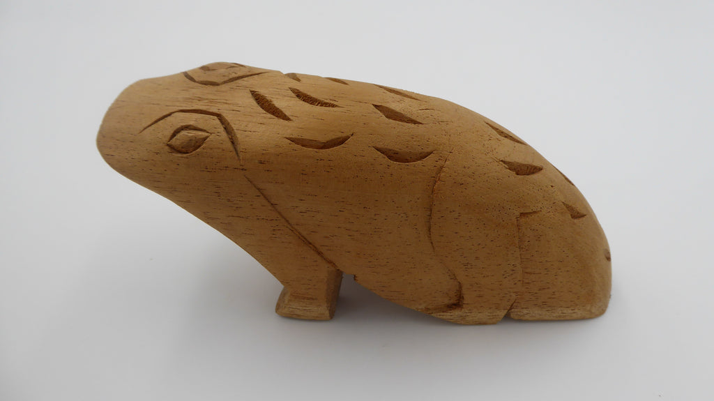 Grosse grenouille en bois