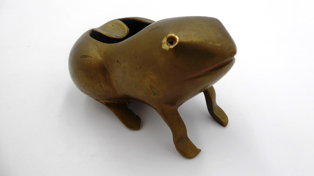 Vieille grenouille cendrier en laiton évidée venant d'INDE