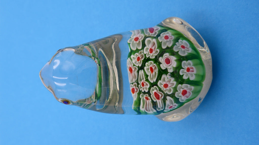 Grenouille en verre remplie de fleurs