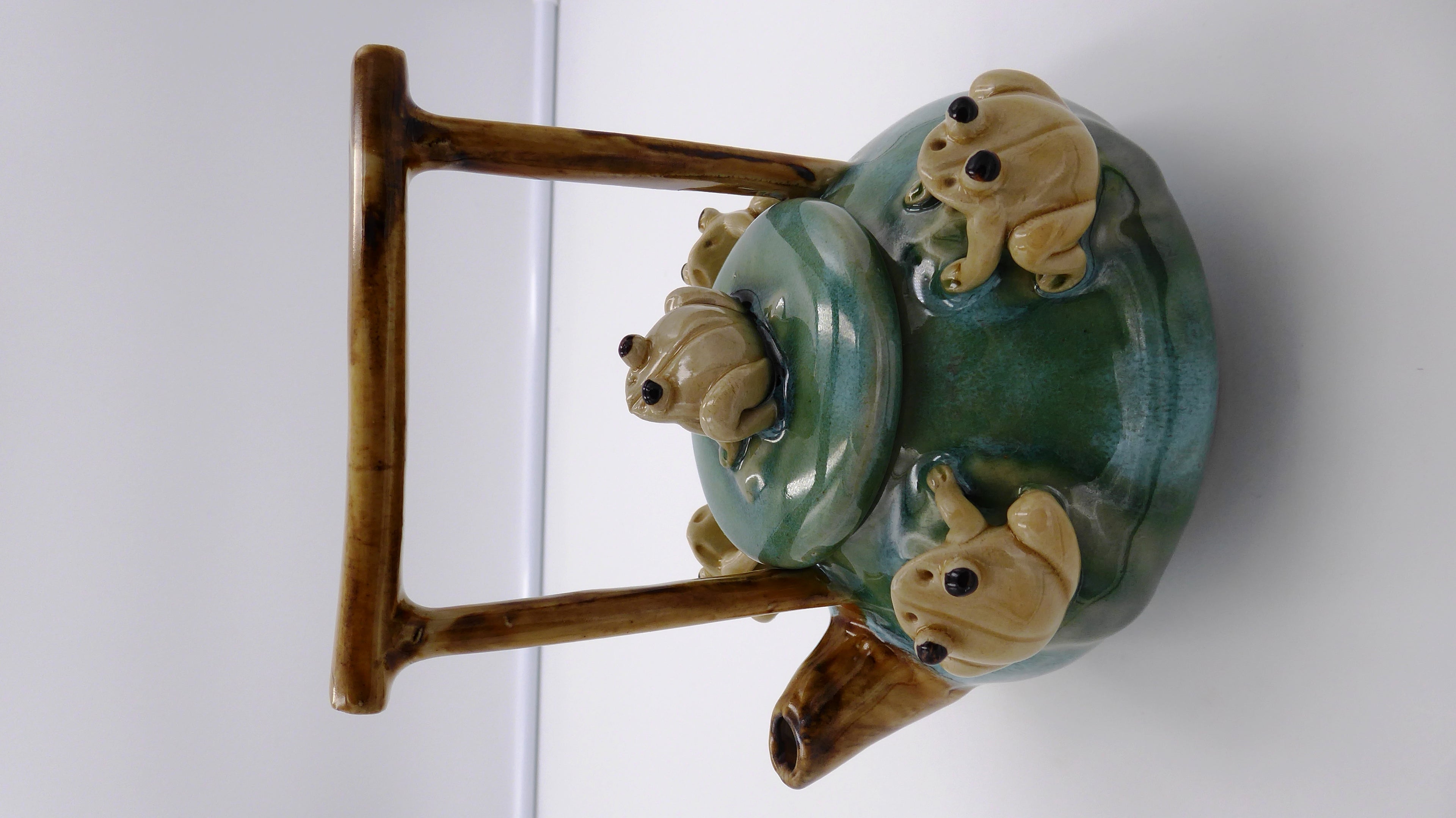 Céramique théière aux cinq grenouilles