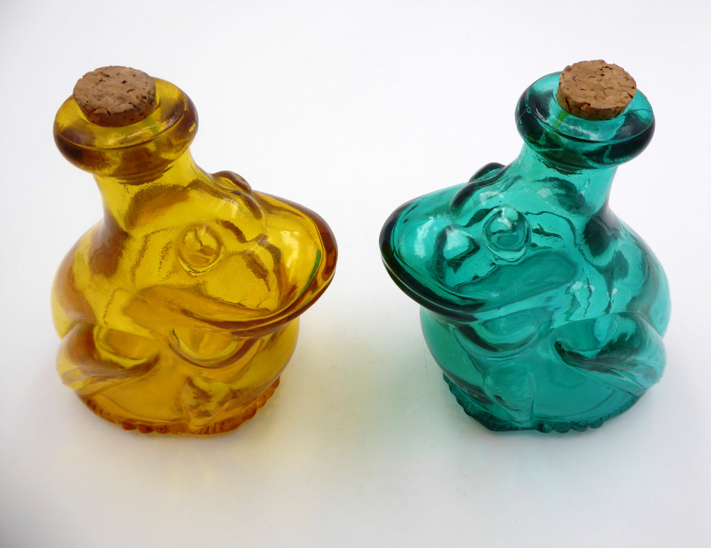 Verseuse à huile en verre jaune et à vinaigre en verre vert