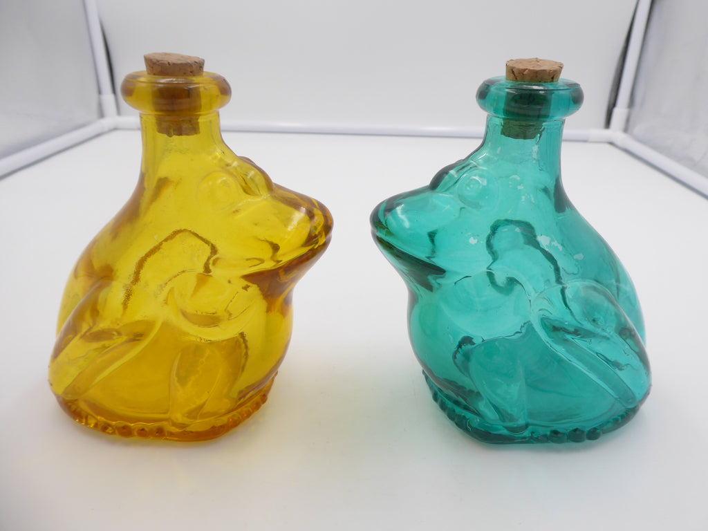 Verseuse à huile en verre jaune et à vinaigre en verre vert