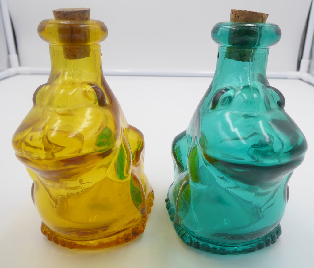 Verseuse à huile en verre jaune et à vinaigre en verre vert