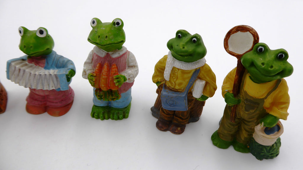 Lot de huit grenouille diverses