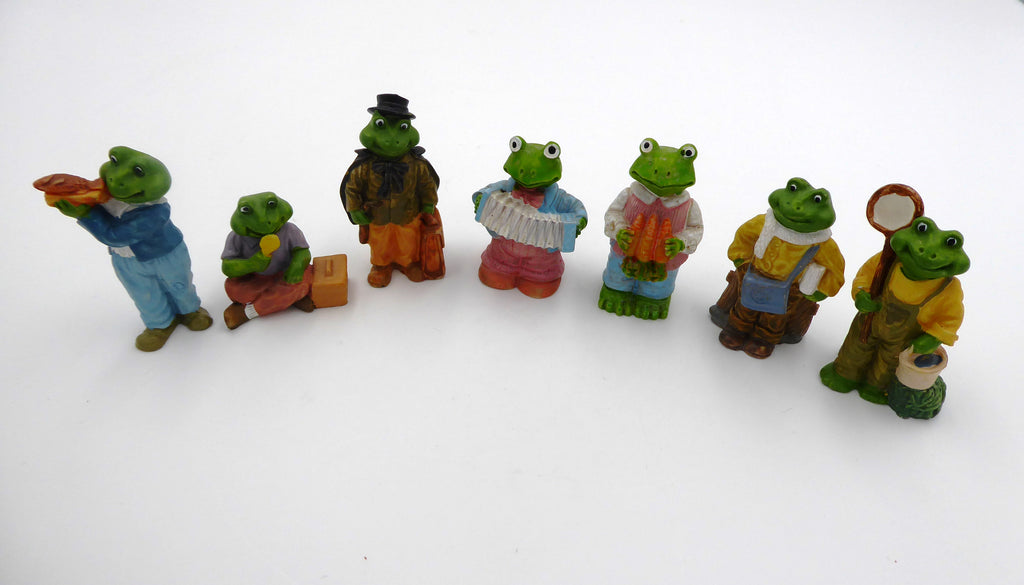 Lot de huit grenouille diverses