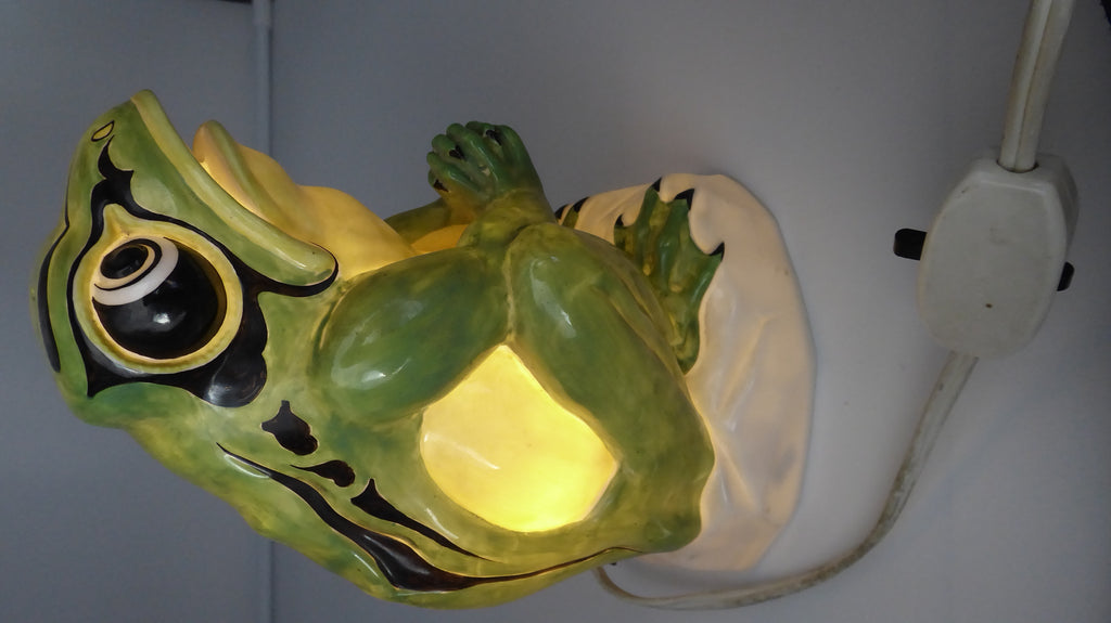 Lampe céramique grenouille verte complète et fonctionnant
