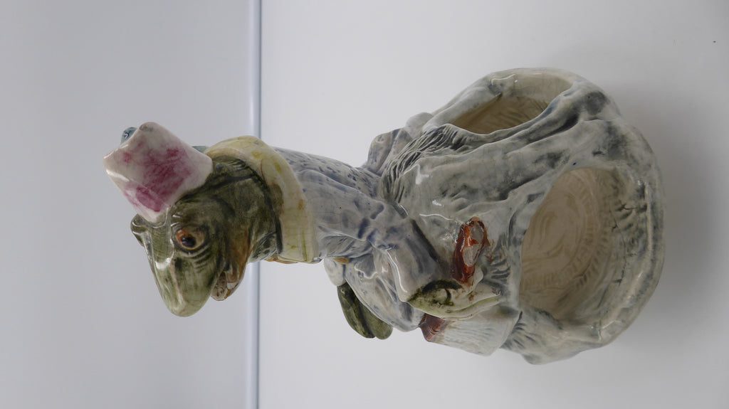 Céramique grenouille fumant la pipe