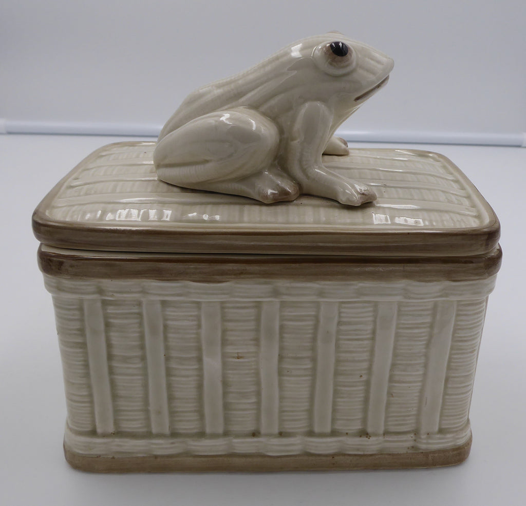 Belle et grande boite en céramique vernis rehaussée d'une grosse grenouille