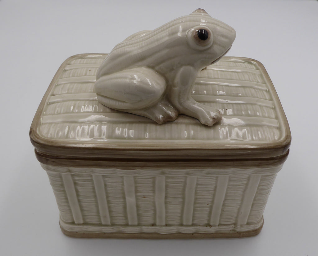 Belle et grande boite en céramique vernis rehaussée d'une grosse grenouille