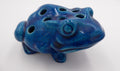 Grenouille de taille moyenne en céramique bleu craquelée