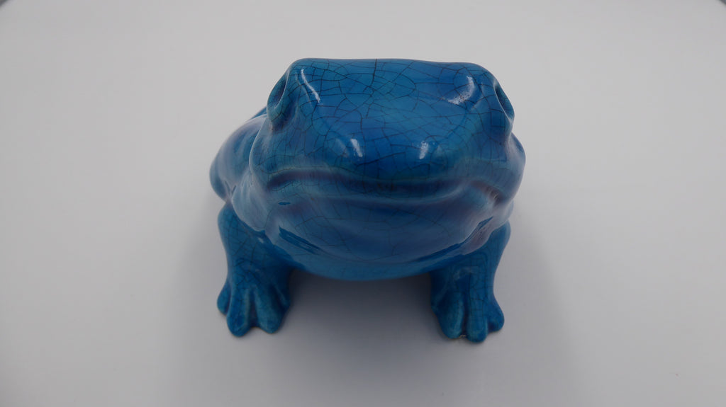 Grenouille de grande taille en céramique bleu craquelée