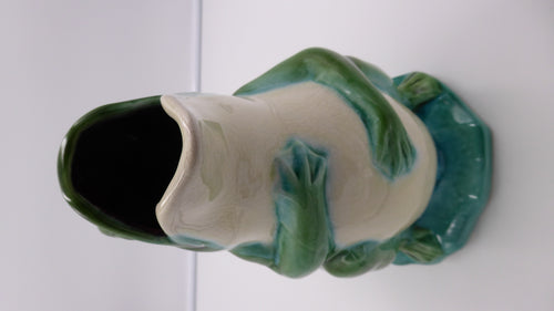 Broc grenouille céramique verte anse bleu