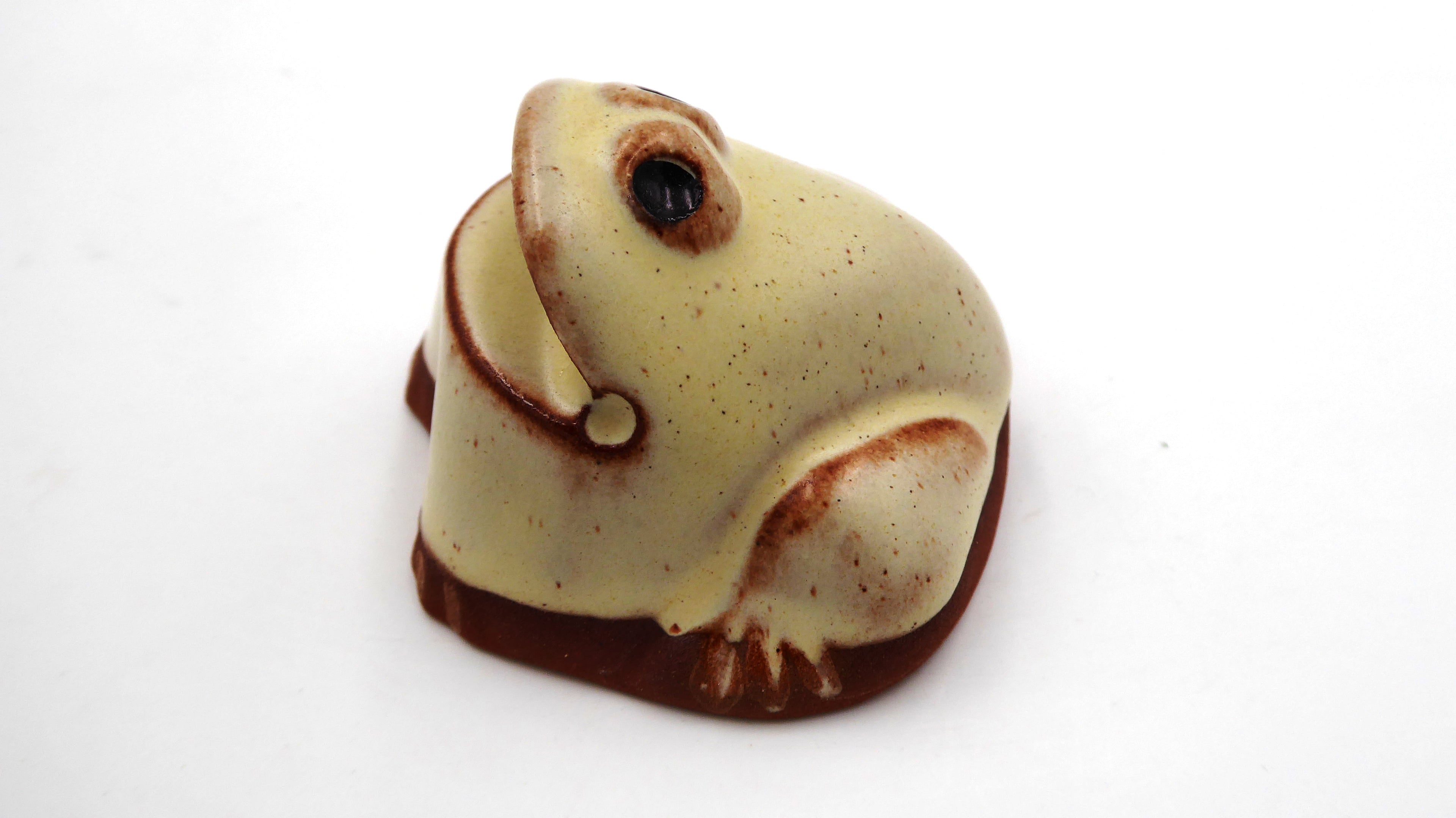 Petite grenouille en terre cuite signée A ALVES