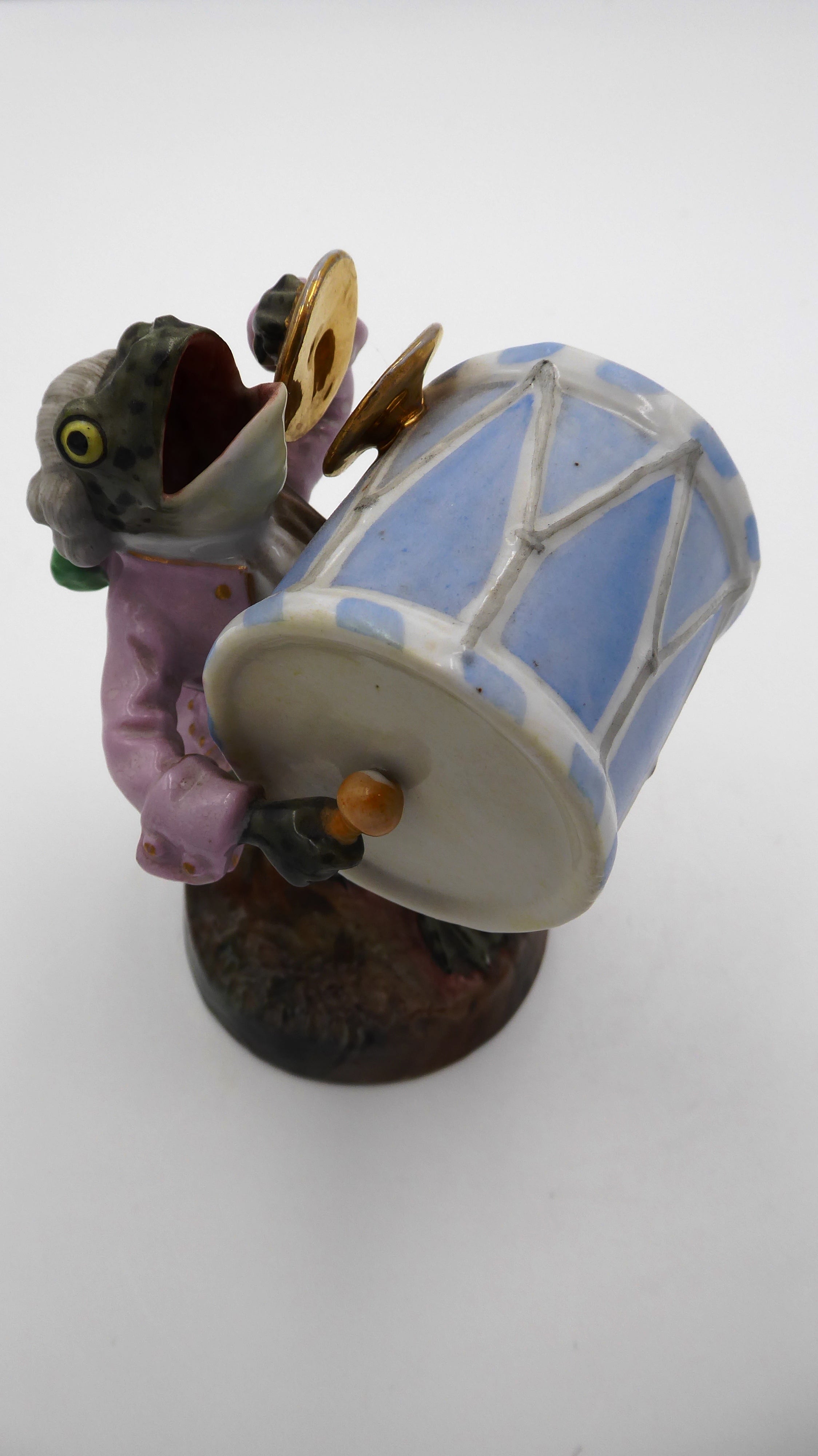 Exceptionnelle collection de grenouilles musiciennes en porcelaine de SAXE