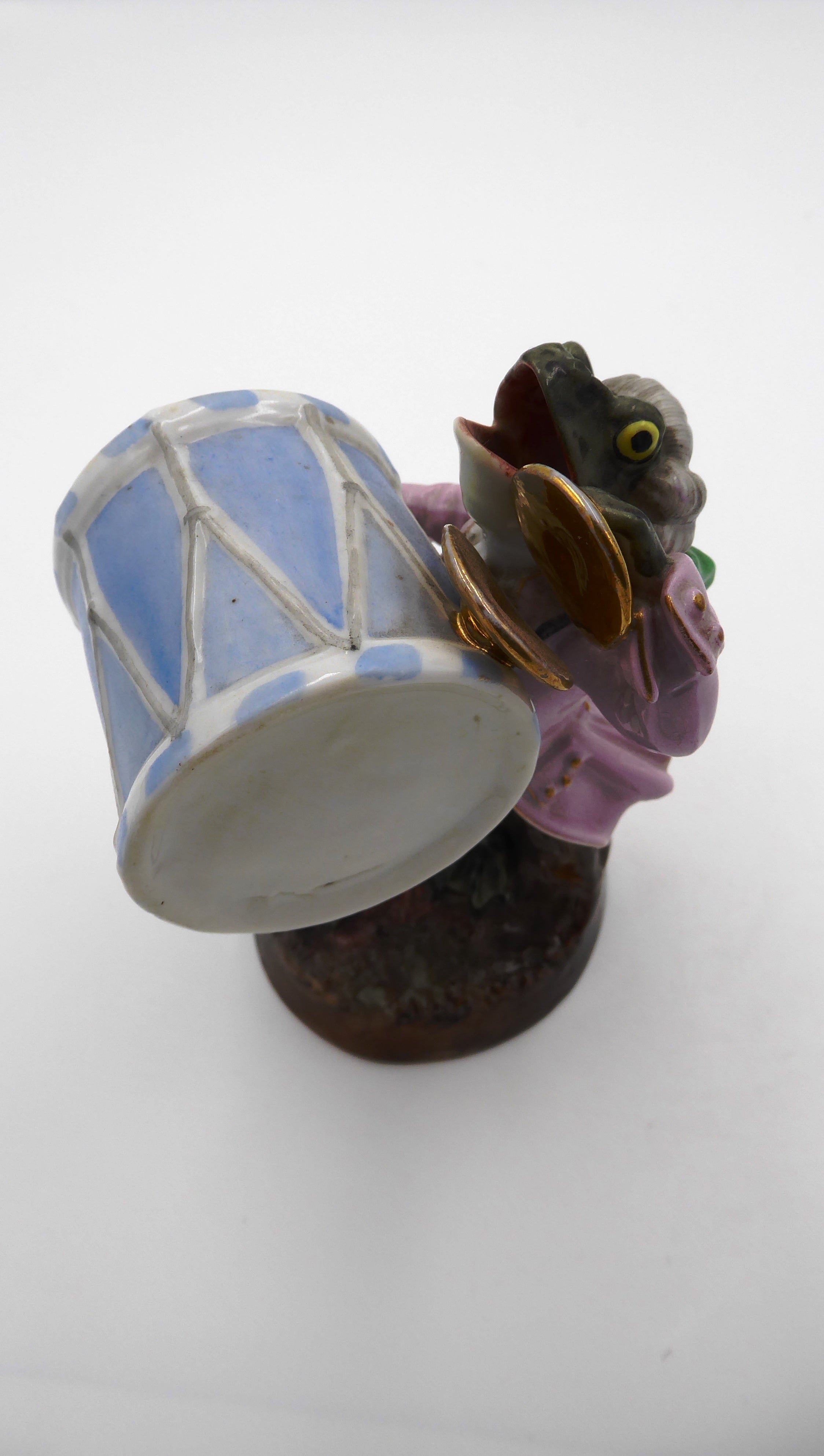 Exceptionnelle collection de grenouilles musiciennes en porcelaine de SAXE