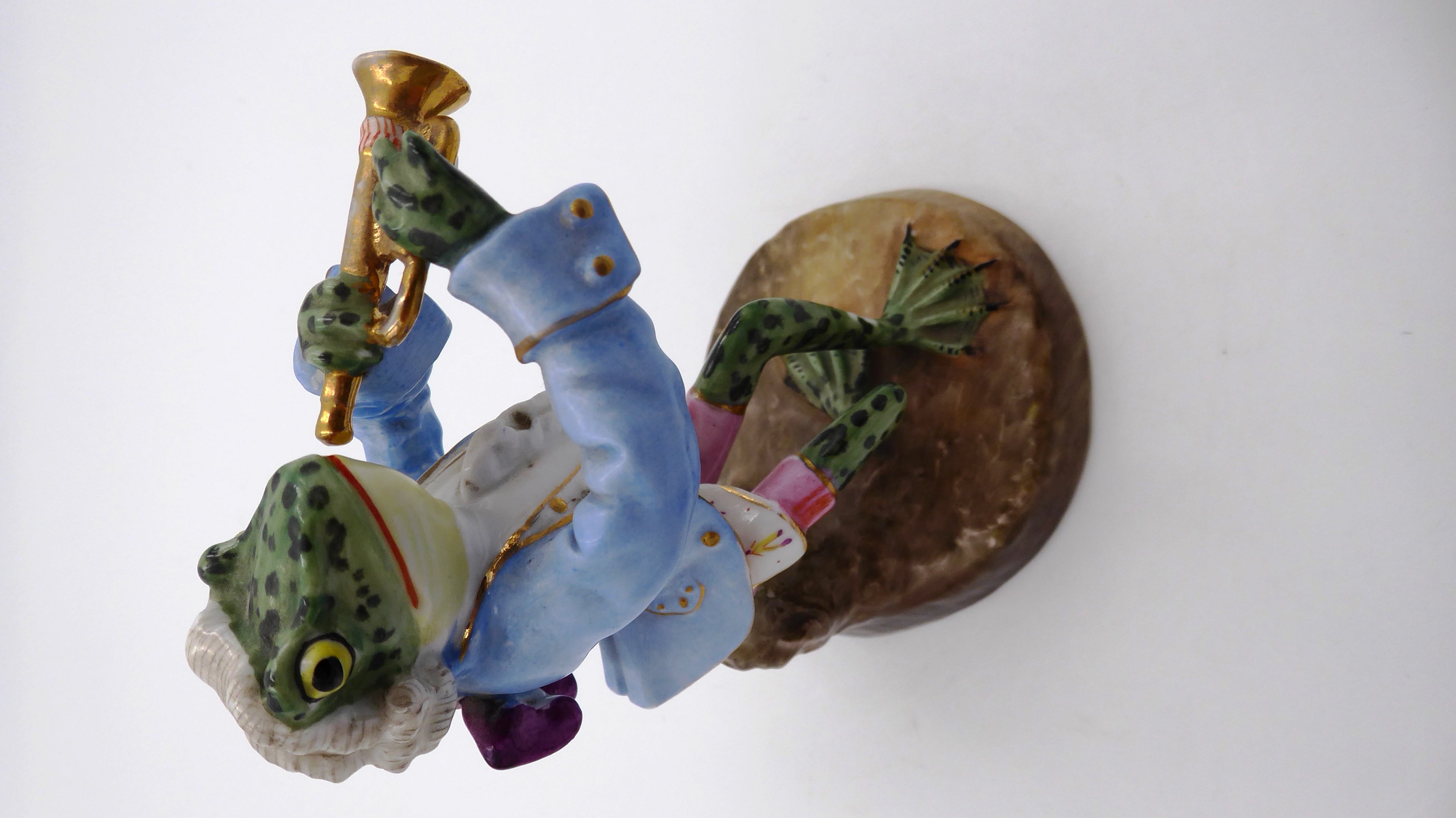 Exceptionnelle collection de grenouilles musiciennes en porcelaine de SAXE