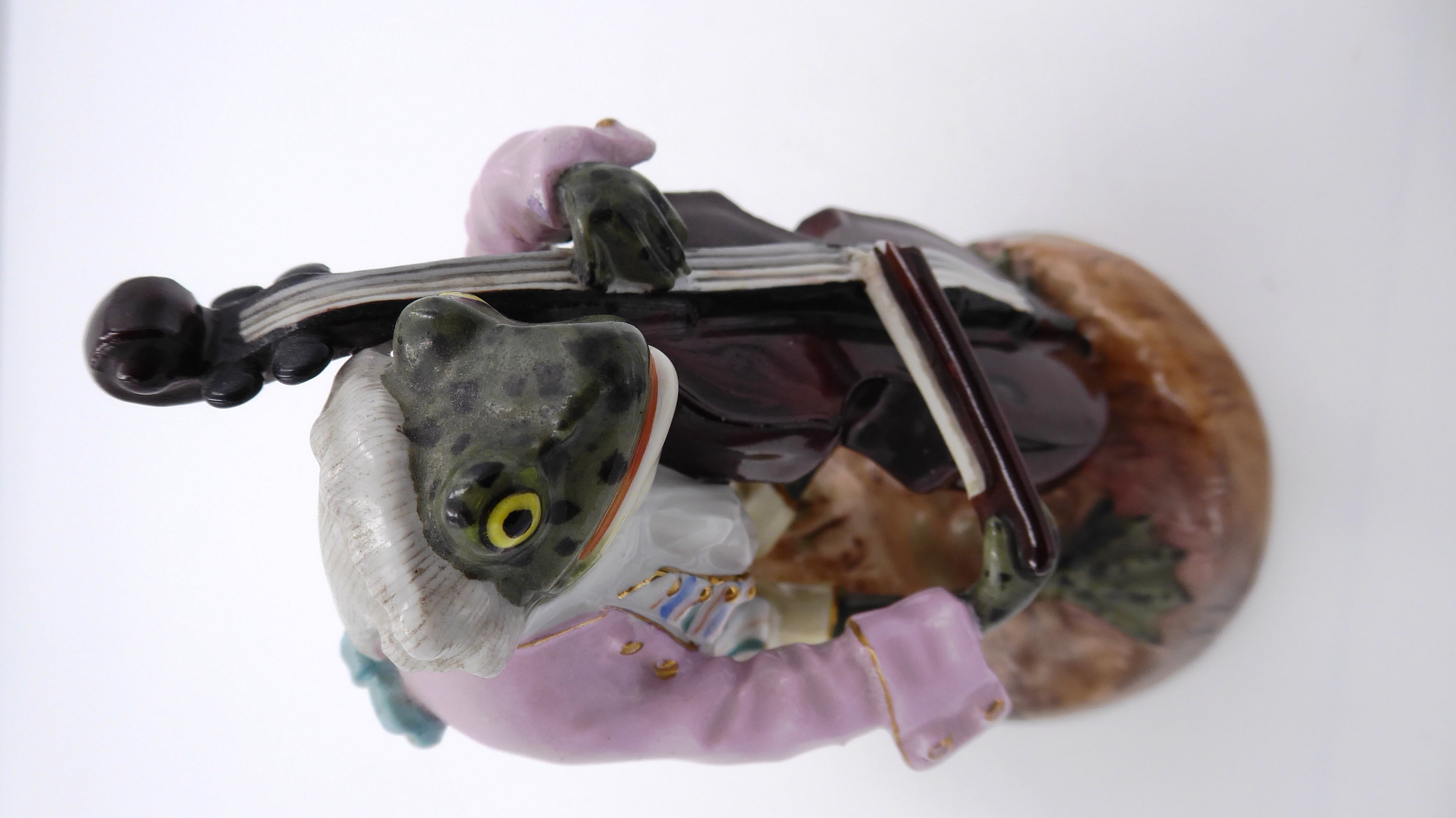 Exceptionnelle collection de grenouilles musiciennes en porcelaine de SAXE