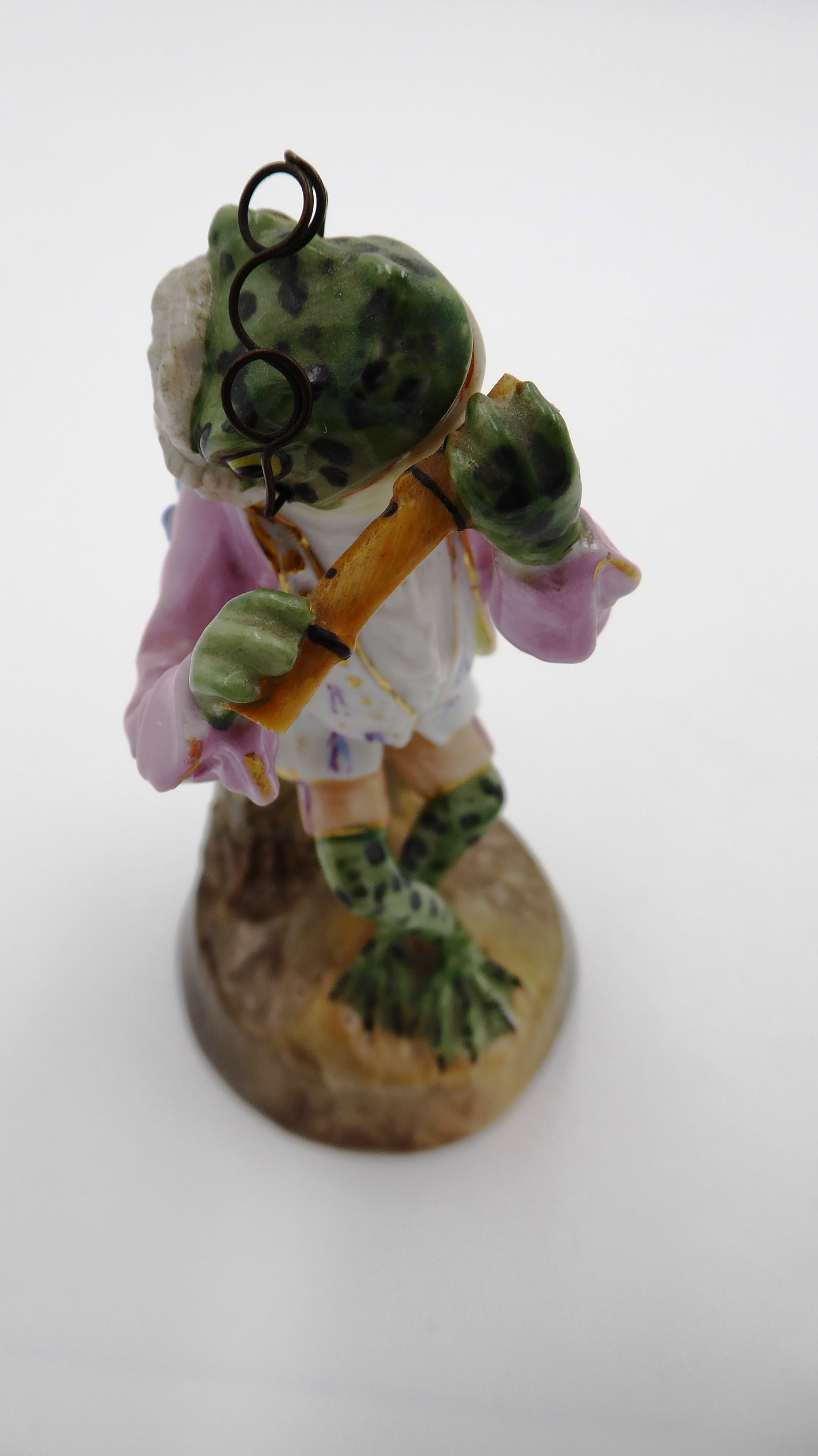 Exceptionnelle collection de grenouilles musiciennes en porcelaine de SAXE