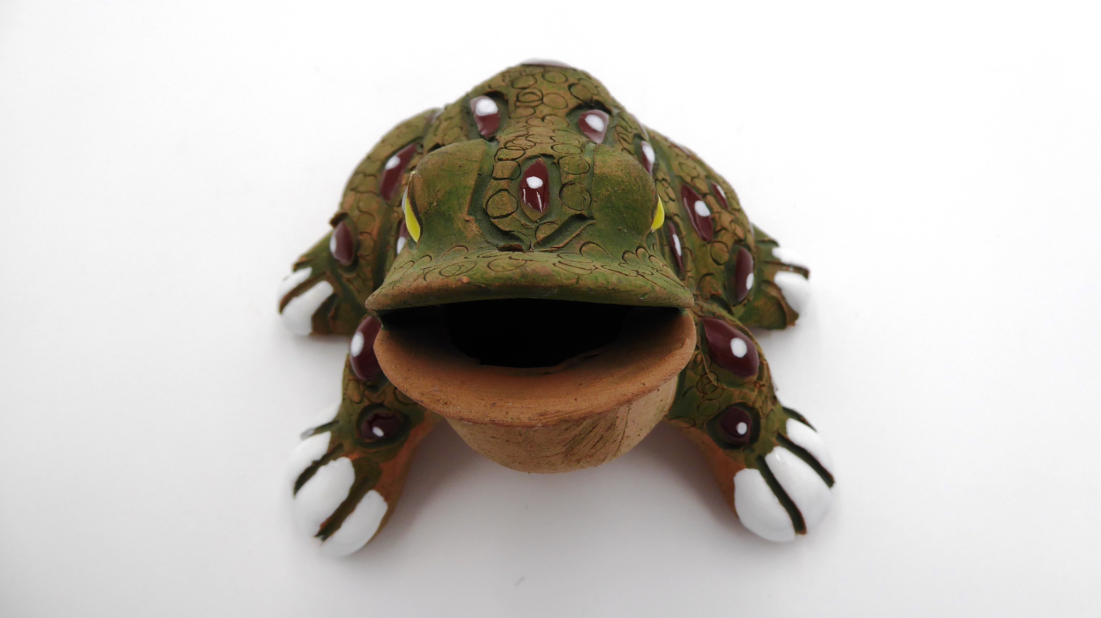 Belle grenouille du PEROU avec motifs incrustés