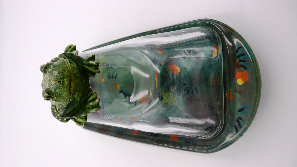 Ancien beurrier en verre peint