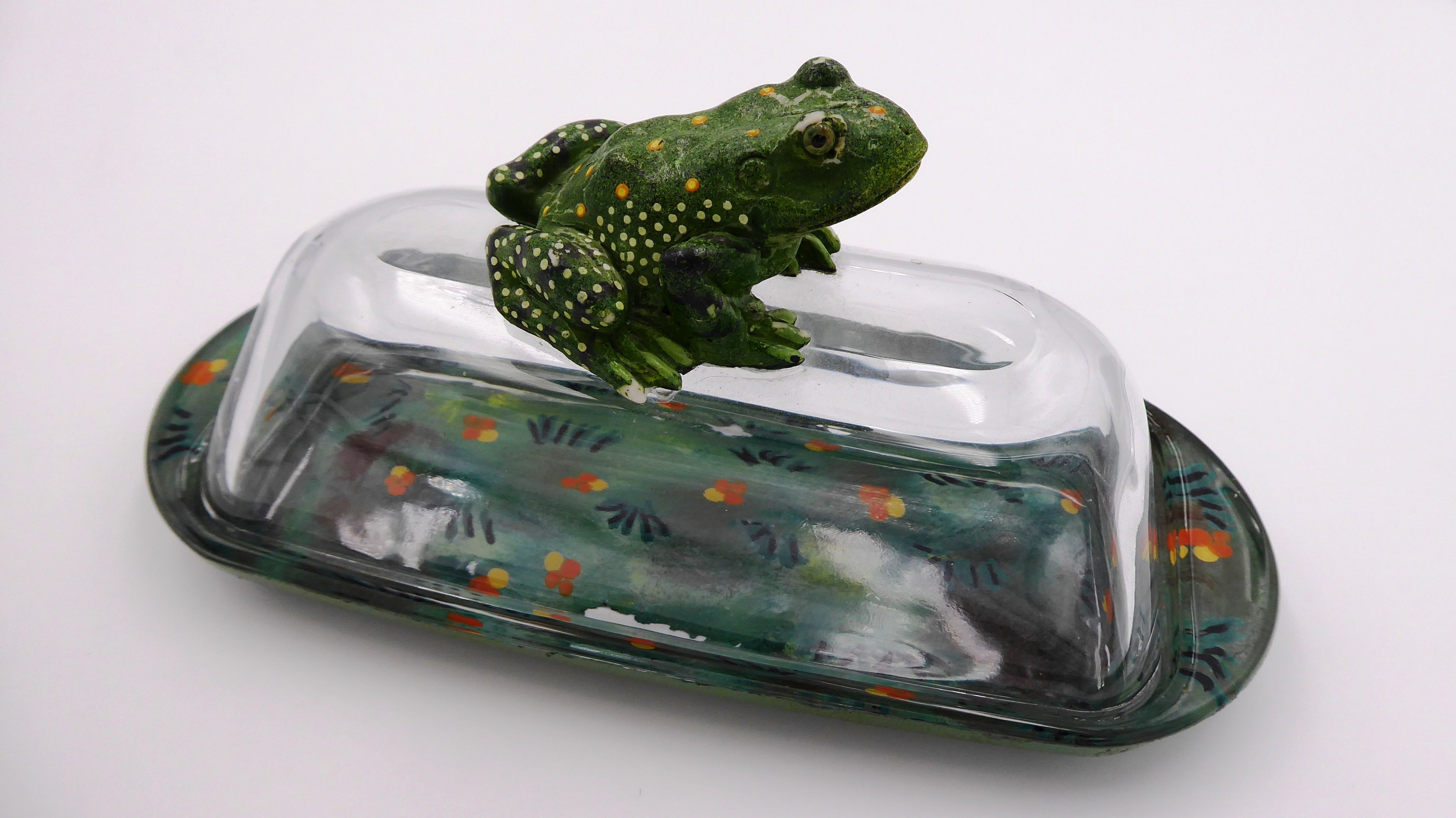 Ancien beurrier en verre peint