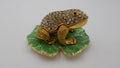 Très belle grenouille en laiton sur nénuphar - Cristaux multiples