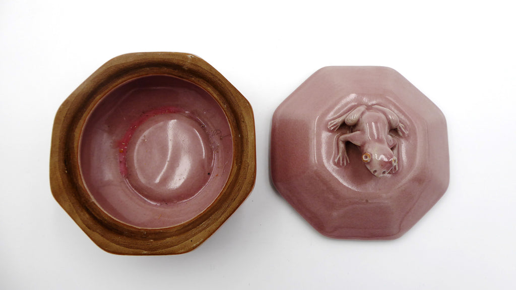 Vieille boite en céramique marron/mauve