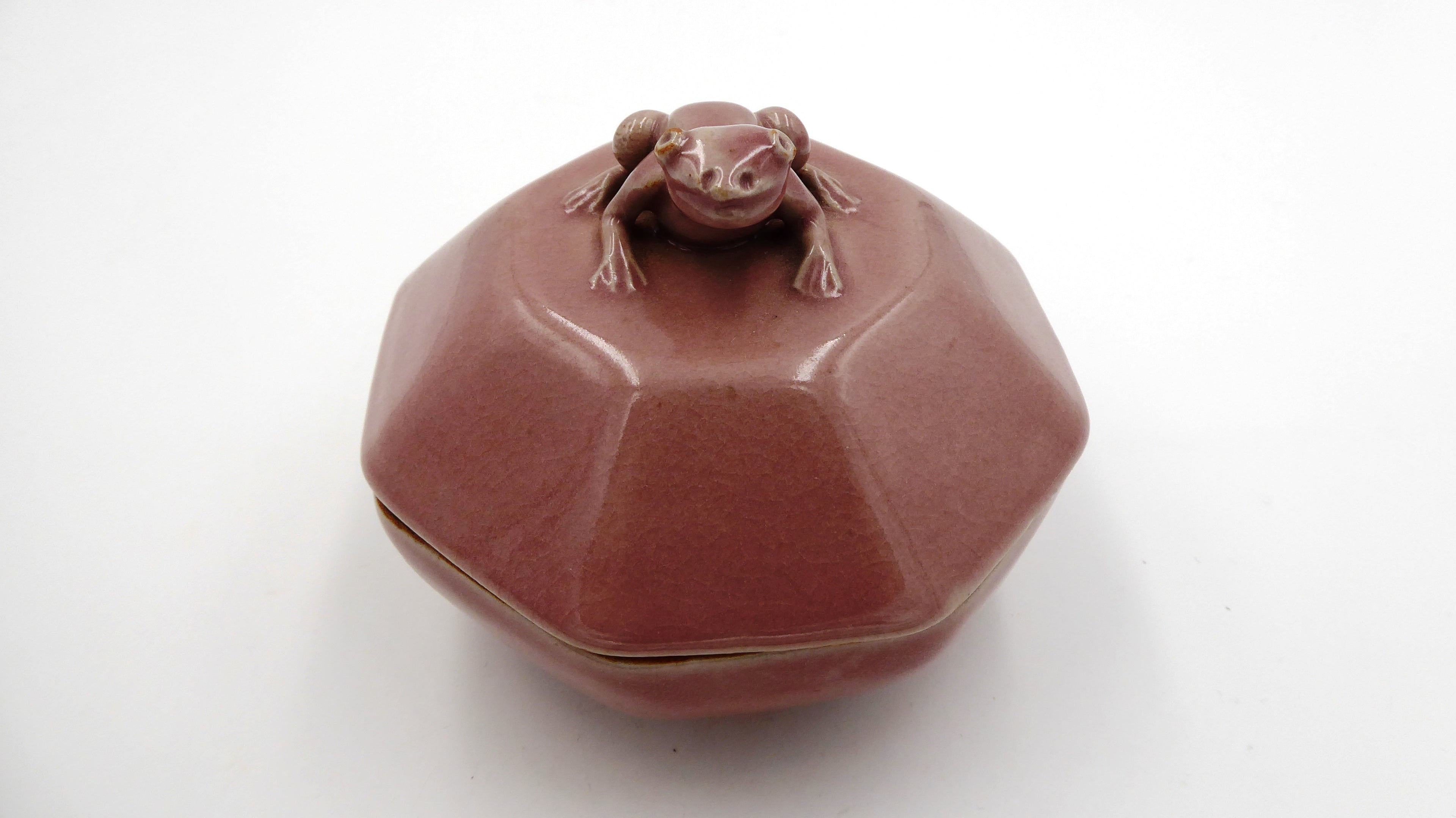 Vieille boite en céramique marron/mauve