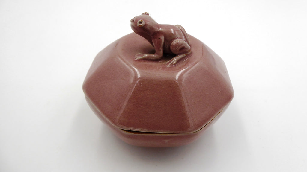 Vieille boite en céramique marron/mauve
