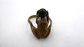 Vieille bague sertie d'une pierre